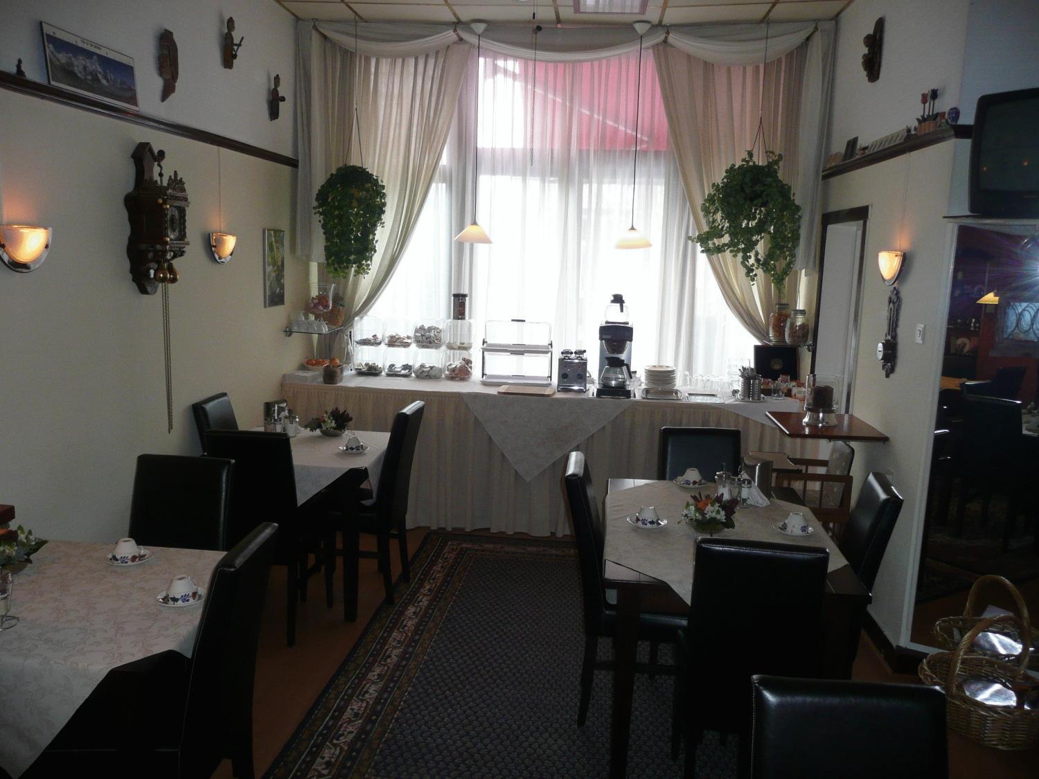 Staten Hotel Хага Екстериор снимка