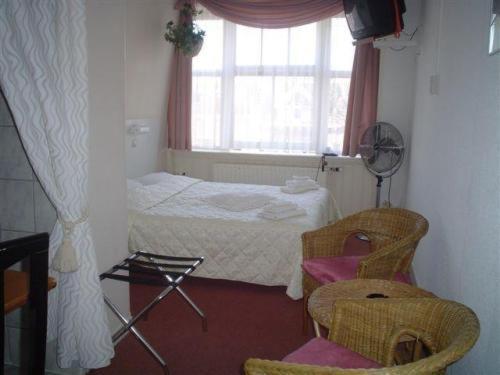 Staten Hotel Хага Стая снимка